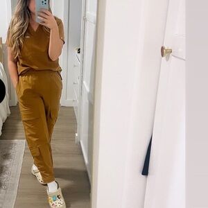 FIGS SET Brown Short Sleeve Top and bottoms